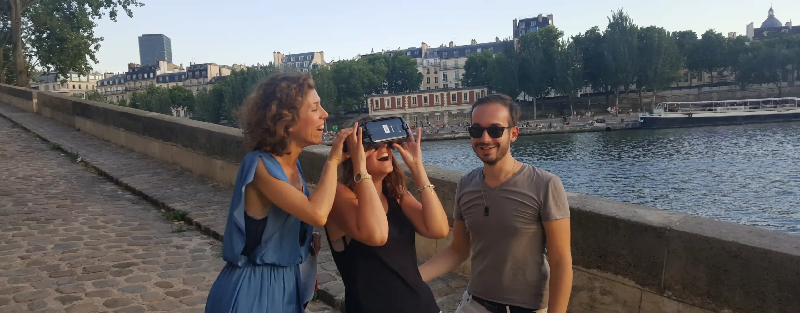 Joueurs sur l'île Saint-Louis : Escape Game Outdoor en VR