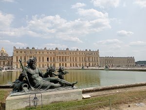 Escape game outdoor, jeu de piste, chasse au trésor, Versailles, Paris place picture