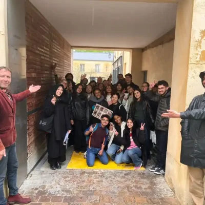 Equipe de jeune enquêteur à propos de l'affaire des poisons à Versailles.